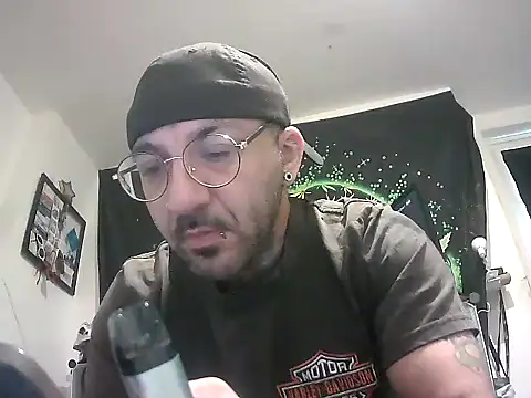 Snapshot of MagicStickBoy chatting on April 3, 2026, 1:39 pm MagicStickBoy online show from April 3, 2026, 1:39 pm