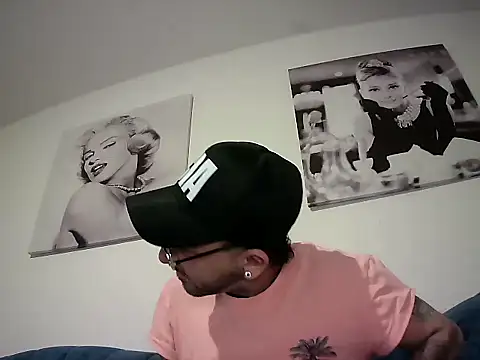 Snapshot of MagicStickBoy chatting on April 10, 2026, 11:56 pm MagicStickBoy online show from April 10, 2026, 11:56 pm