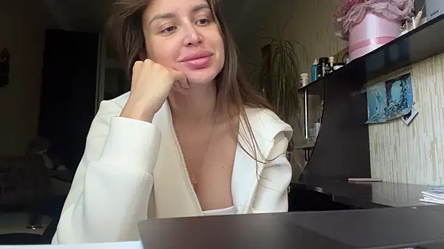 Snapshot of miss_fleur chatting on August 1, 2026, 3:15 am miss fleur online show from August 1, 2026, 3:15 am