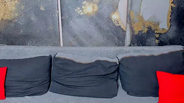 Snapshot of Stuning__Lily chatting on April 2, 2026, 8:43 am Stuning Lily online show from April 2, 2026, 8:43 am