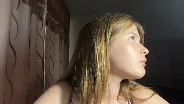 FayePapakostas online show from July 29, 2026, 4:44 am