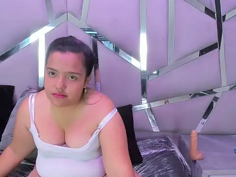 Snapshot of Ivy_Aura chatting on July 29, 2026, 3:55 pm Ivy Aura online show from July 29, 2026, 3:55 pm