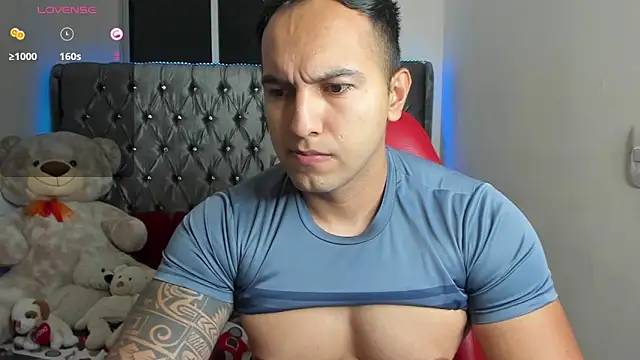 Snapshot of mrloganfuck1 chatting on May 4, 2026, 5:44 am mrloganfuck1 online show from May 4, 2026, 5:44 am