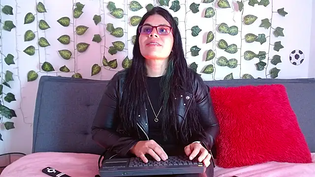 Snapshot of isabella_black1 chatting on August 3, 2026, 10:25 pm isabella black1 online show from August 3, 2026, 10:25 pm