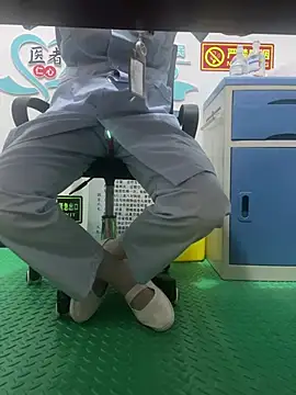 xiaohushi666 online show from August 1, 2026, 1:42 pm