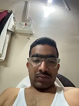 Snapshot of ronzy_69 chatting on August 3, 2026, 4:02 pm ronzy 69 online show from August 3, 2026, 4:02 pm