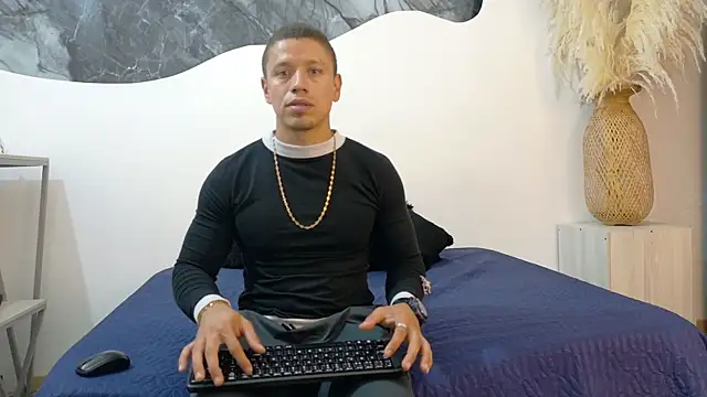 Thiago 16 online show from August 5, 2026, 3:33 am