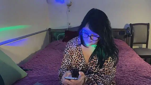 Snapshot of OxiGold chatting on August 5, 2026, 7:30 pm OxiGold online show from August 5, 2026, 7:30 pm