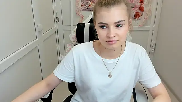 Snapshot of BrielleStorm chatting on August 6, 2026, 5:57 am BrielleStorm online show from August 6, 2026, 5:57 am