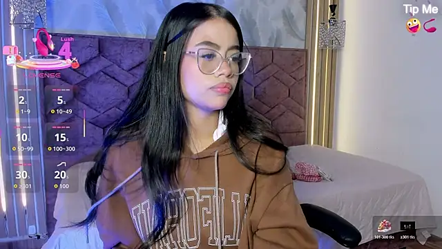 Snapshot of IamSussan chatting on August 6, 2026, 3:34 am IamSussan online show from August 6, 2026, 3:34 am