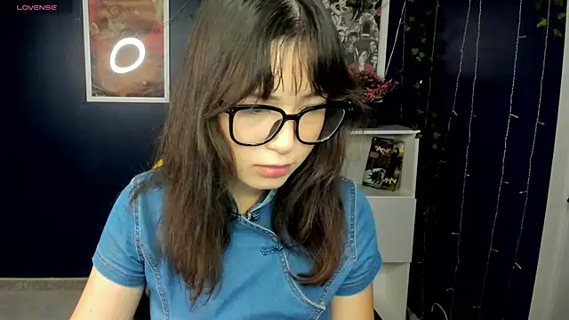 Snapshot of AlishaTempt chatting on August 7, 2026, 12:11 pm AlishaTempt online show from August 7, 2026, 12:11 pm