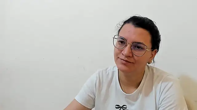 MARILYN GARCIA online show from November 9, 2025, 4:22 pm