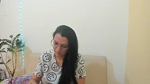 MARILYN GARCIA online show from April 22, 2026, 4:03 pm