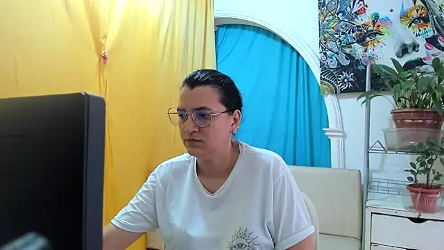 Snapshot of MARILYN_GARCIA chatting on July 13, 2026, 1:43 pm MARILYN GARCIA online show from July 13, 2026, 1:43 pm