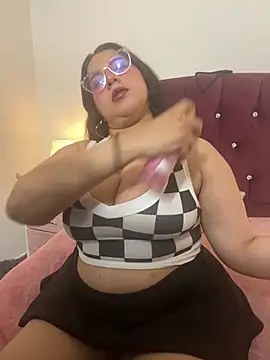 Snapshot of shara_ chatting on October 28, 2025, 2:45 am shara online show from October 28, 2025, 2:45 am