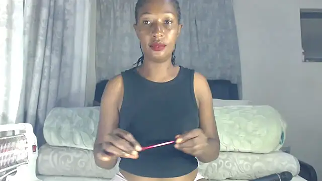 leanna23 online show from April 19, 2026, 3:18 am