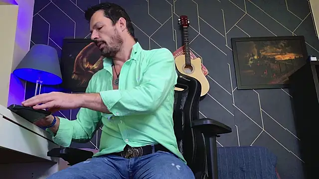 ChrisKox online show from November 29, 2025, 2:44 am