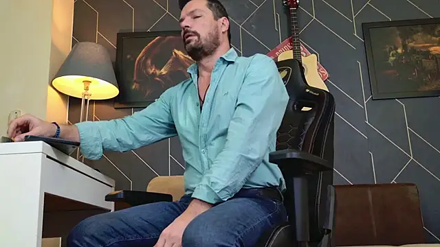 ChrisKox online show from December 21, 2025, 2:08 pm