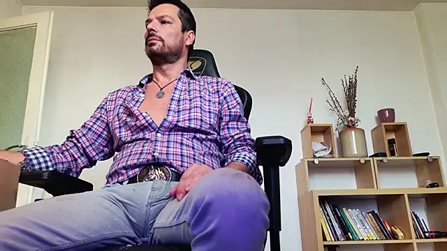 ChrisKox online show from April 18, 2026, 4:48 am