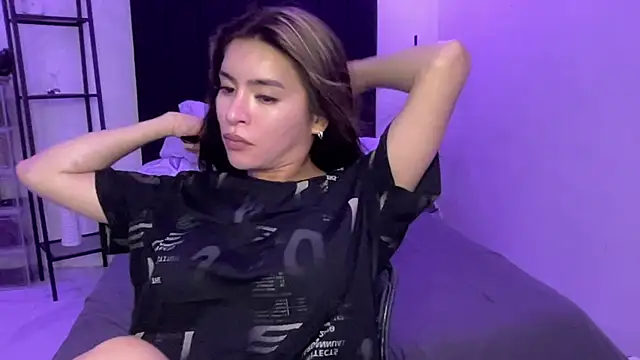 your bianca69 online show from April 18, 2026, 12:18 pm