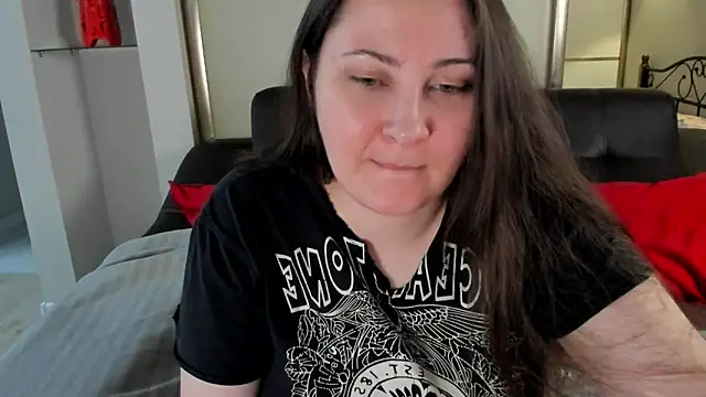 MarySwon online show from March 18, 2025, 8:26 pm