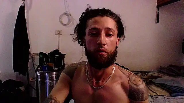 Snapshot of lucky_johanson chatting on December 29, 2024, 8:37 pm lucky johanson online show from December 29, 2024, 8:37 pm