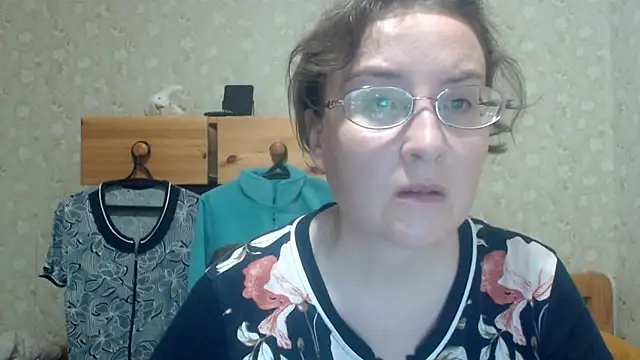 Snapshot of Smart_Rose chatting on June 2, 2026, 7:58 pm Smart Rose online show from June 2, 2026, 7:58 pm