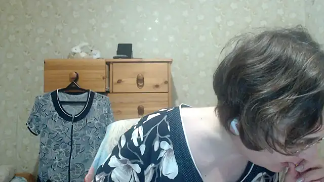Snapshot of Smart_Rose chatting on April 15, 2026, 8:09 pm Smart Rose online show from April 15, 2026, 8:09 pm