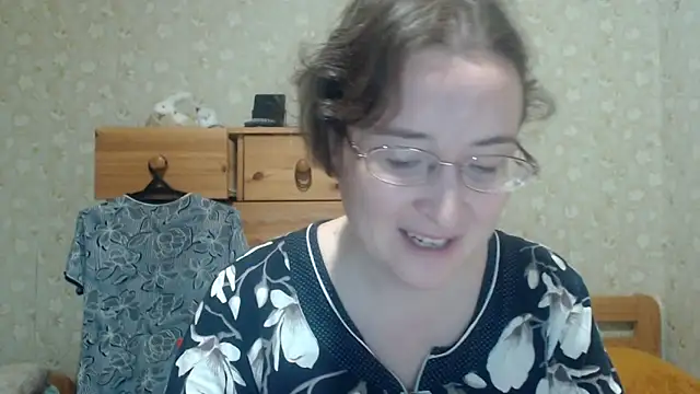 Snapshot of Smart_Rose chatting on April 15, 2026, 4:33 pm Smart Rose online show from April 15, 2026, 4:33 pm