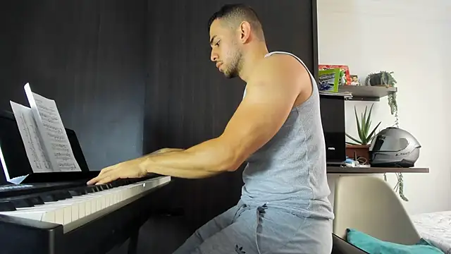 Snapshot of logan_smith chatting on June 7, 2026, 4:12 pm logan smith online show from June 7, 2026, 4:12 pm