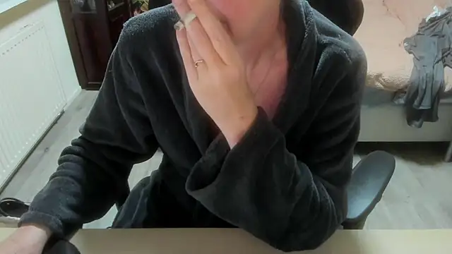 minoesje37 online show from February 7, 2026, 8:17 pm