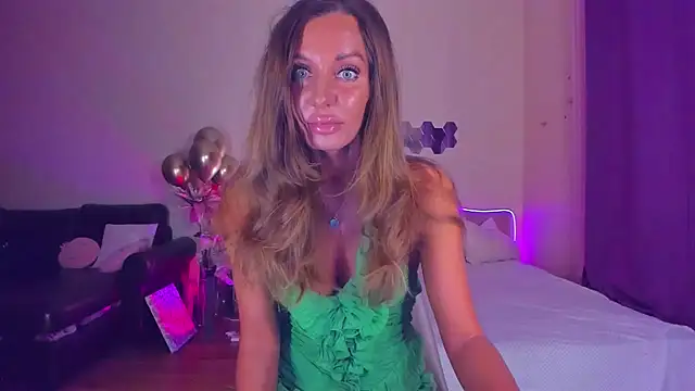 Snapshot of EmmaAbramson chatting on December 4, 2025, 4:50 pm EmmaAbramson online show from December 4, 2025, 4:50 pm