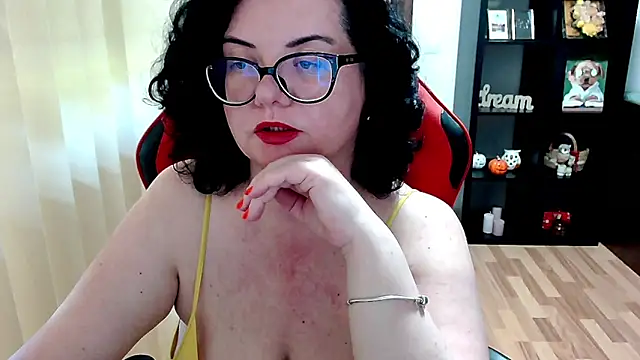 Snapshot of MissTroublle chatting on May 11, 2026, 9:32 am MissTroublle online show from May 11, 2026, 9:32 am