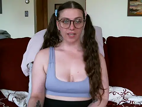 Snapshot of katie_kitten38 chatting on May 8, 2026, 4:00 pm katie kitten38 online show from May 8, 2026, 4:00 pm