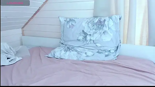 I AM MILF online show from February 7, 2025, 11:01 am