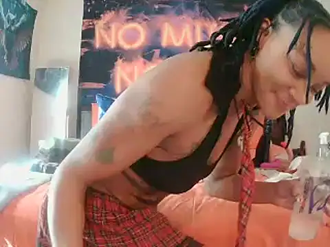 Snapshot of EnticingAaliyah chatting on March 3, 2025, 6:24 pm EnticingAaliyah online show from March 3, 2025, 6:24 pm