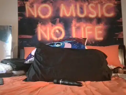 Snapshot of EnticingAaliyah chatting on February 16, 2025, 8:00 pm EnticingAaliyah online show from February 16, 2025, 8:00 pm