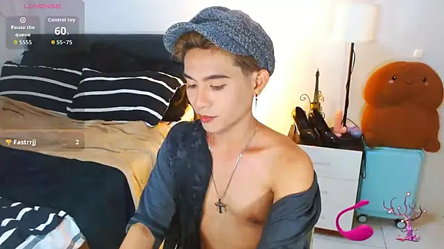 Snapshot of WildestTwink chatting on June 19, 2026, 1:39 pm WildestTwink online show from June 19, 2026, 1:39 pm