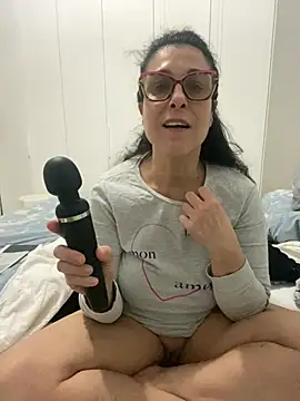 crudeliafrancy online show from March 17, 2026, 8:34 pm