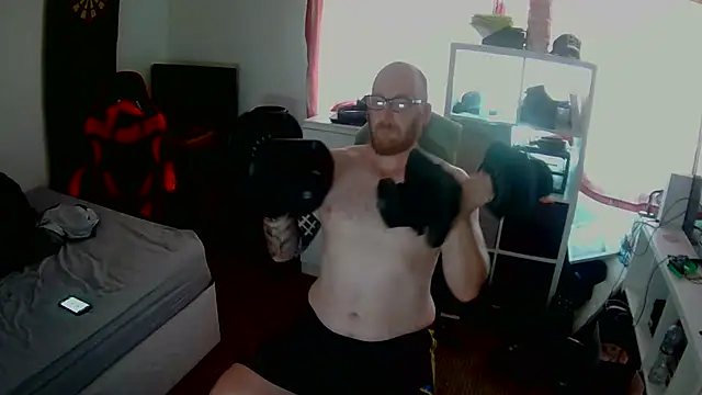 Snapshot of Tilerdadbod chatting on July 8, 2026, 4:40 pm Tilerdadbod online show from July 8, 2026, 4:40 pm