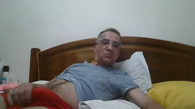 Snapshot of CarlosRocha73 chatting on May 9, 2026, 12:47 am CarlosRocha73 online show from May 9, 2026, 12:47 am