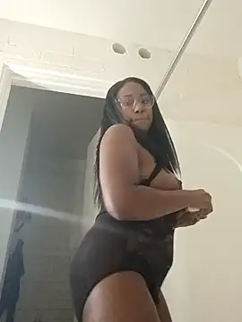 Xochillovemoney2 online show from February 8, 2026, 7:11 pm