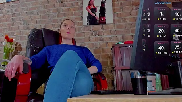 Snapshot of MrsVenus chatting on March 12, 2025, 7:35 am MrsVenus online show from March 12, 2025, 7:35 am