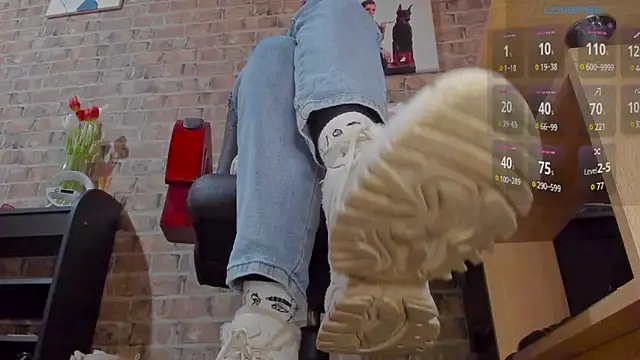 Snapshot of MrsVenus chatting on March 13, 2025, 1:40 pm MrsVenus online show from March 13, 2025, 1:40 pm