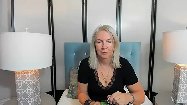 EricaTop online show from October 5, 2025, 4:58 am