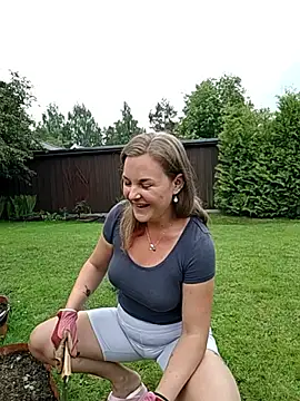 Snapshot of SwedishJennifer chatting on June 4, 2026, 4:33 pm SwedishJennifer online show from June 4, 2026, 4:33 pm