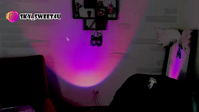 sky girl1 online show from December 17, 2025, 3:11 am