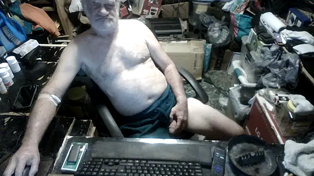 Snapshot of russtee chatting on October 6, 2025, 7:25 pm russtee online show from October 6, 2025, 7:25 pm