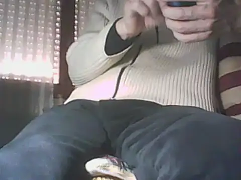 Snapshot of Moro_ra chatting on February 23, 2025, 12:37 pm Moro ra online show from February 23, 2025, 12:37 pm