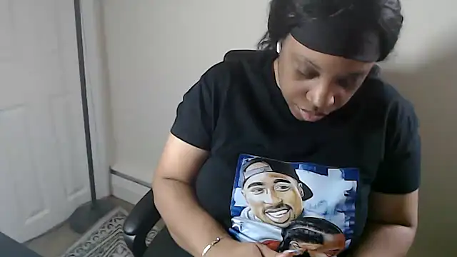 Sexymona1218 online show from March 11, 2026, 6:02 pm